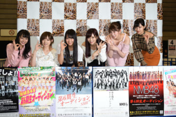 （左から）山本彩加さん、太田夢莉さん、白間美瑠さん、山本彩さん、吉田朱里さん、村瀬紗英さん