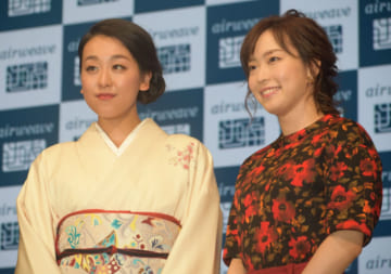 （左から）浅田真央さん、石川佳純さん