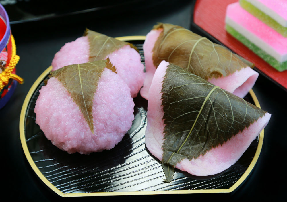 もはや、違うお菓子？ 「桜餅」の形状が関東と関西で大きく違う理由