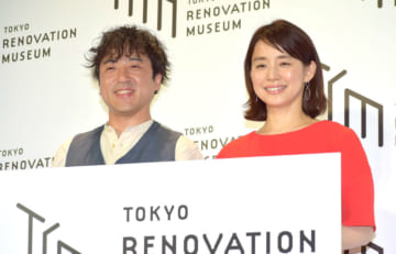 （左から）ムロツヨシさん、石田ゆり子さん