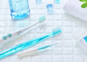電動歯ブラシと手用歯ブラシ、どちらを使うべき？