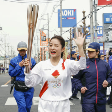 石原さとみさんらが参加して行われた東京五輪の聖火リレーリハーサル（2020年2月、時事、代表撮影）