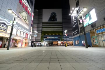 緊急事態宣言下、週末でも閑散としていた東京・歌舞伎町（2020年5月、時事通信フォト）