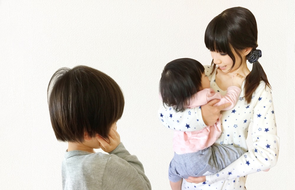 母親失格かも ママを悩ませる 上の子かわいくない症候群 原因と対策は オトナンサー