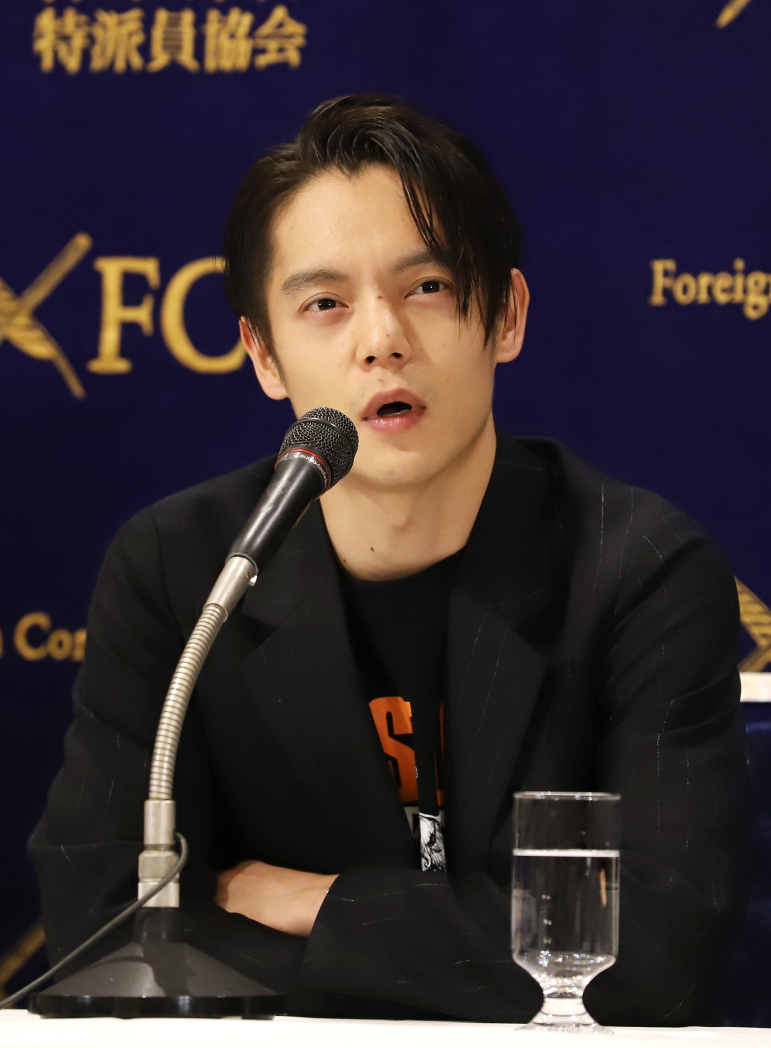 カメレオン 俳優