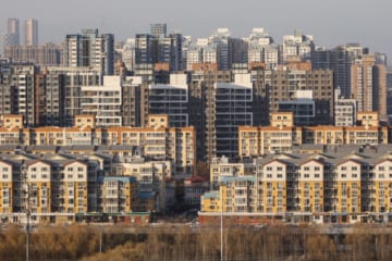 北京の住宅街（2020年12月、EPA＝時事）