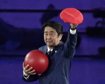 東京五輪決定時、首相だった安倍晋三氏（2016年8月、AFP＝時事）