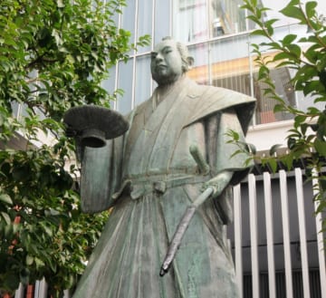 福岡市内にある母里多兵衛の像