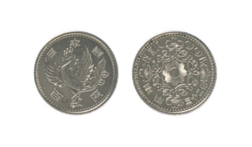 1957年に発行された100円銀貨（財務省ホームページより）