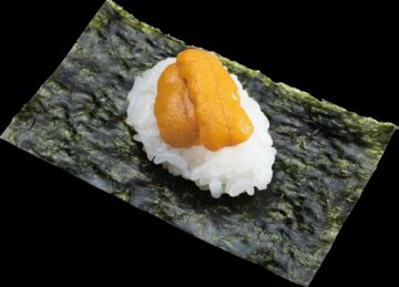 「かっぱ寿司」で7月8日から発売される「うに包み」（かっぱ寿司提供）