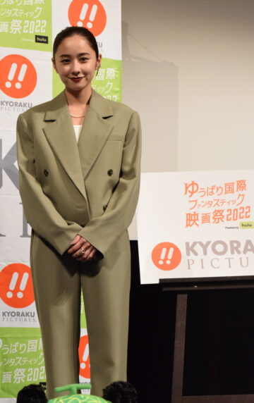 女優部門を受賞した堀田真由さん