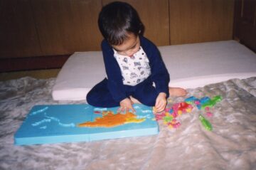 世界地図パズルにしか興味を示さなかった息子（立石美津子さん提供）