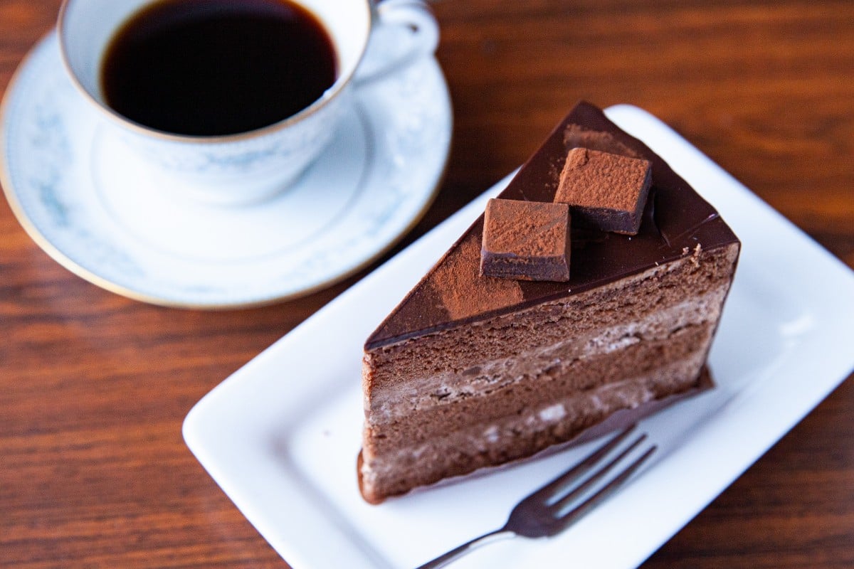 チョコレートケーキの中には、洋酒が使われている商品も