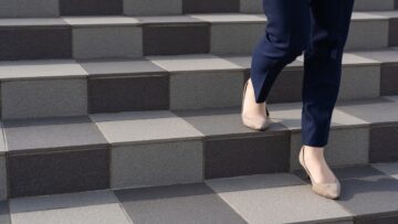 パンプスでたくさん歩くと、どうなる？