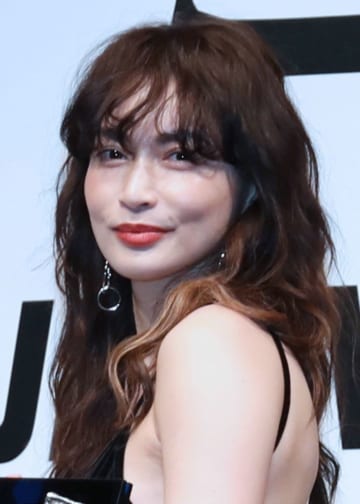 長谷川京子さん（2019年10月、時事）