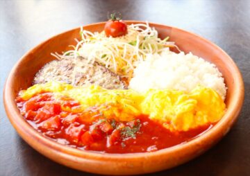 期間限定メニューとして販売中の「角切りトマトのオムバーグディッシュ」
