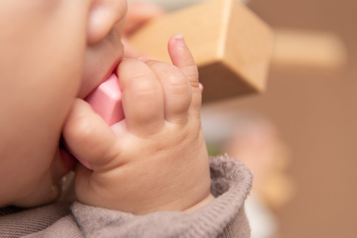 子どもの誤飲事故に注意（画像はイメージ）