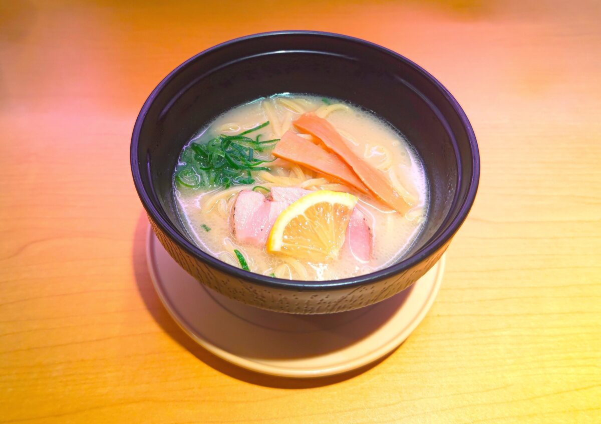 鯛白湯らーめん〇de▽監修の「鯛白湯ラーメン」