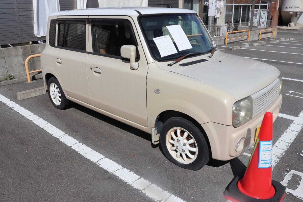 無断駐車の車を撤去しても大丈夫？（画像はイメージ）