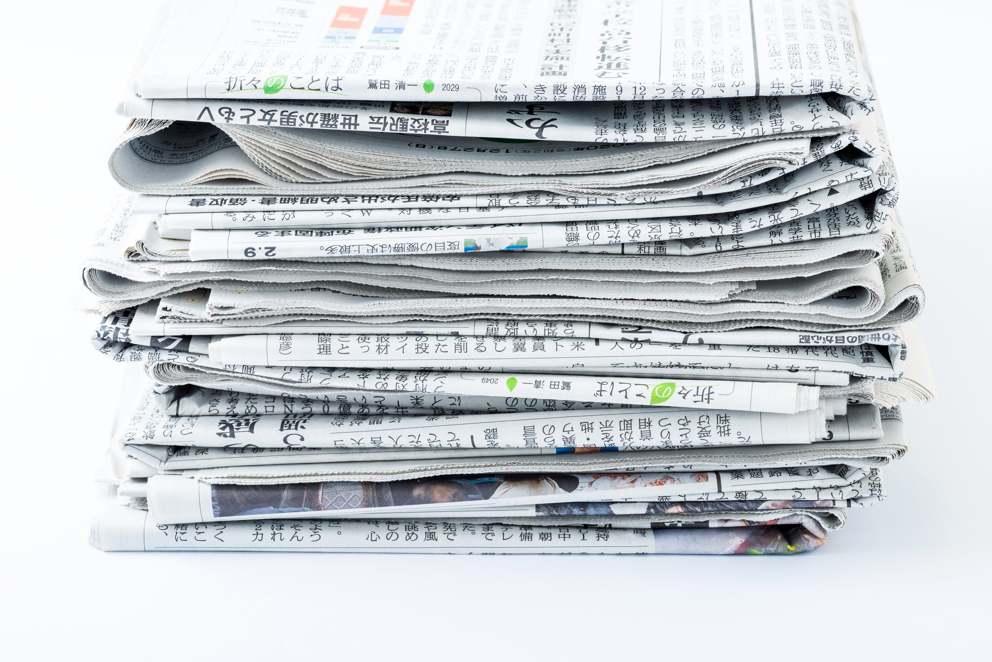 キャンプに便利！ 新聞紙でも、安定した火力の「薪」作れる 警視庁が