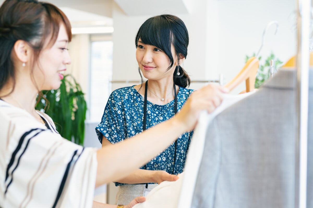 店員が「何かお探しですか？」と客に声掛けをする理由とは？
