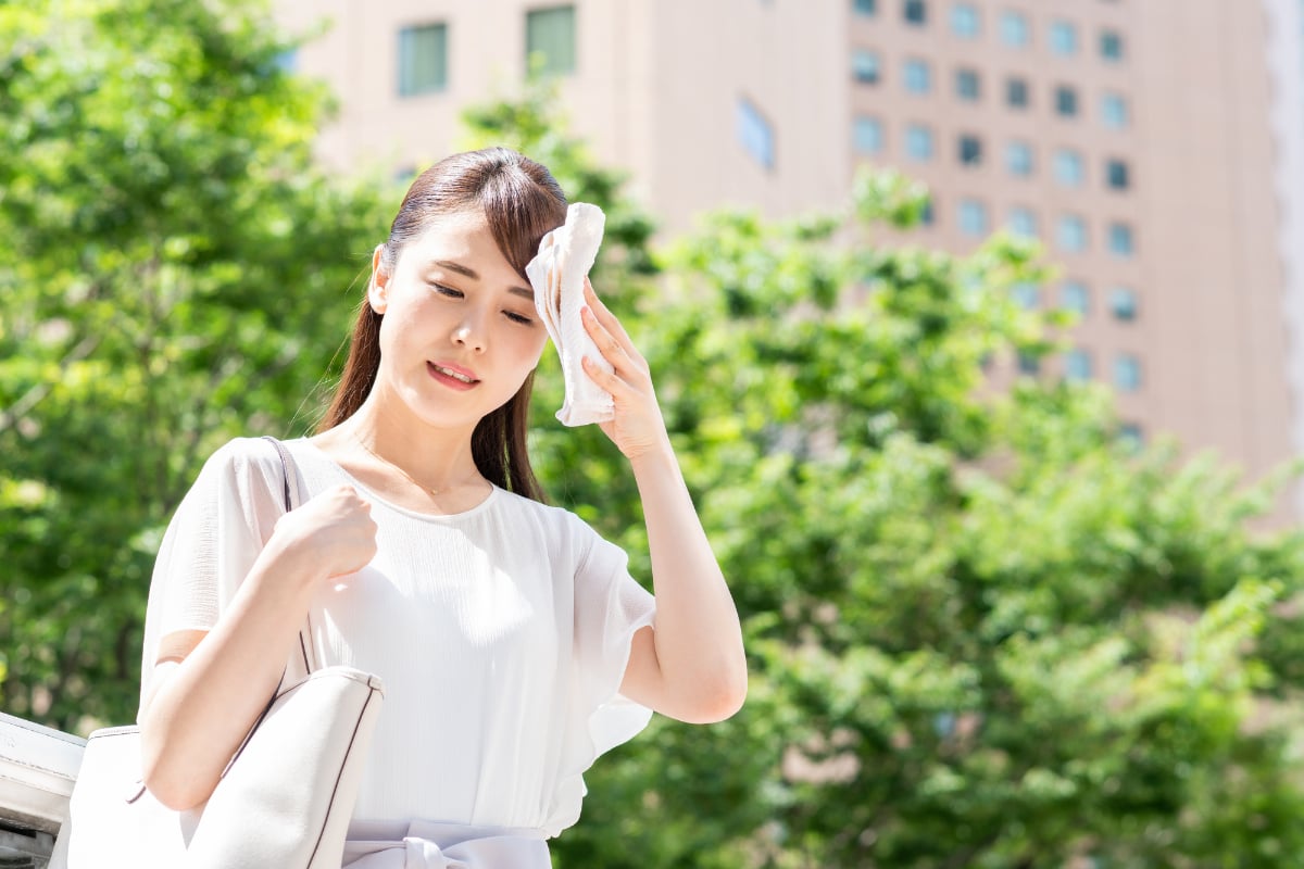 脱水症状とみられる状態になったら、どのように対処する？（画像はイメージ）