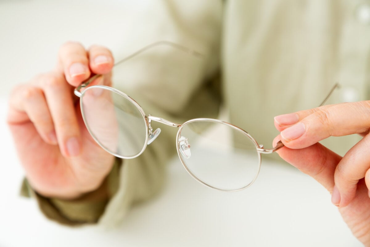 眼鏡の誤った使い方とは？