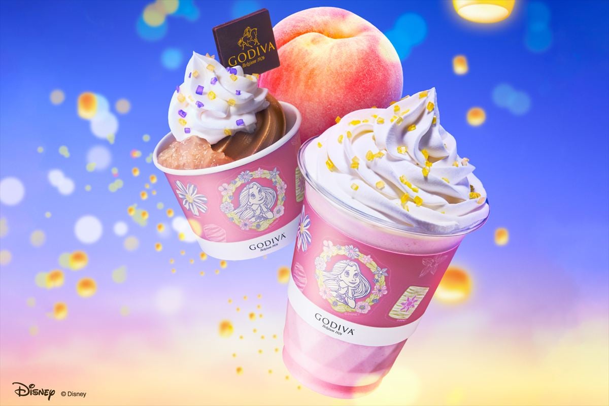 「ホワイトピーチ ショコリキサー」（右）と「ソフトクリーム ピーチジュレ＆チョコレート」