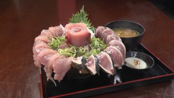 6月24日放送の「ヒューマングルメンタリー　オモウマい店」に登場する「浮気者丼（まぐろ・かつおたたき）」（中京テレビ提供）