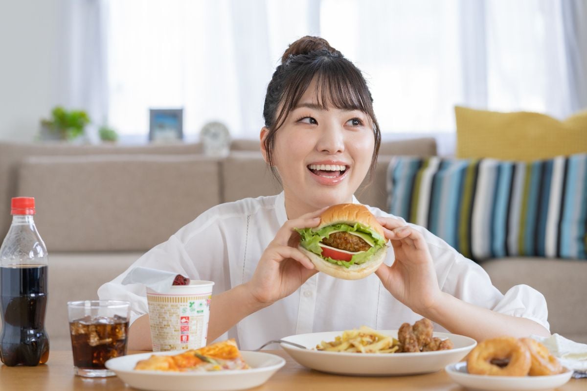 「胃下垂」だと本当に太りにくいの？