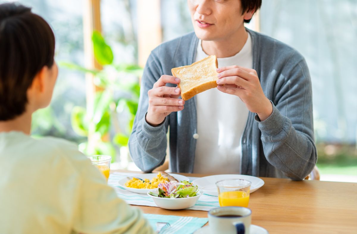 「朝食後に眠くなりやすい人」の特徴って？