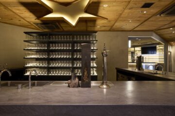 ｢サッポロ生ビール黒ラベル　THE BAR」の店内