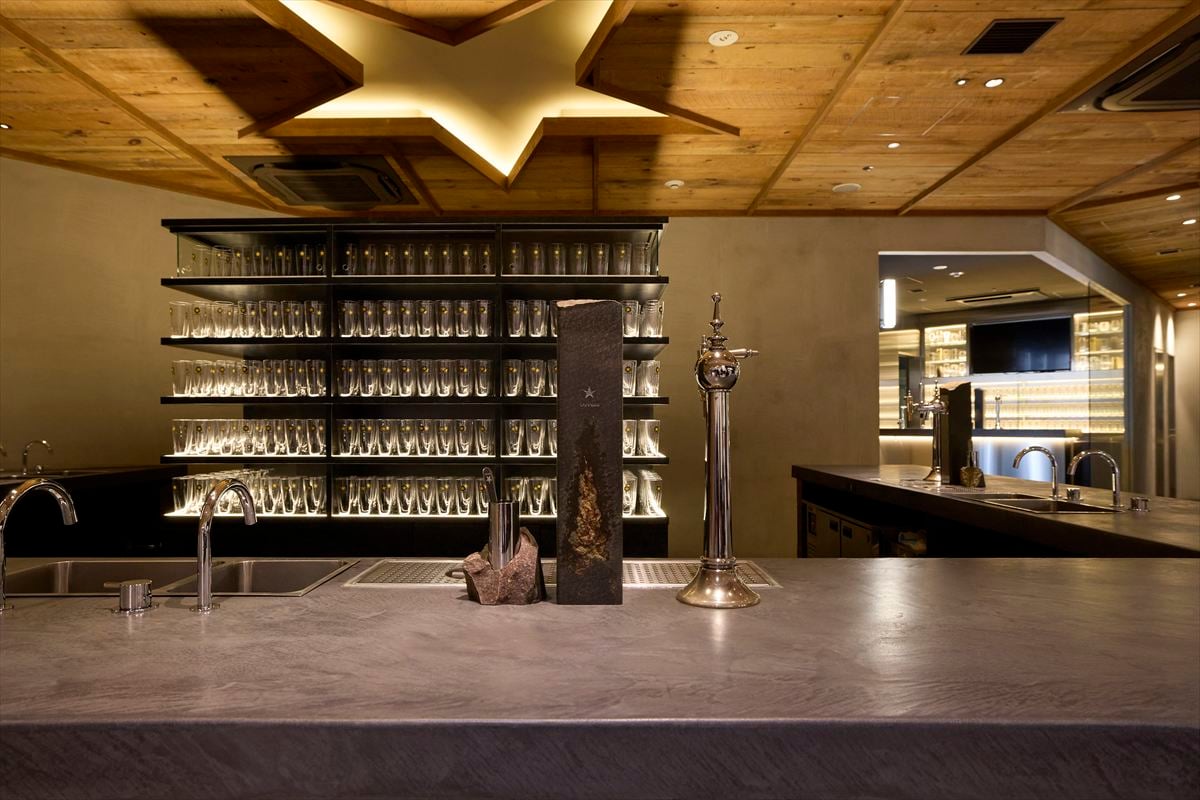｢サッポロ生ビール黒ラベル　THE BAR」の店内