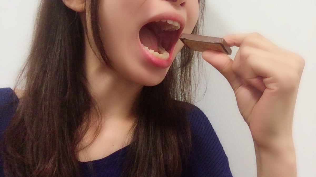 甘い物を摂取した後に眠くなる原因は？