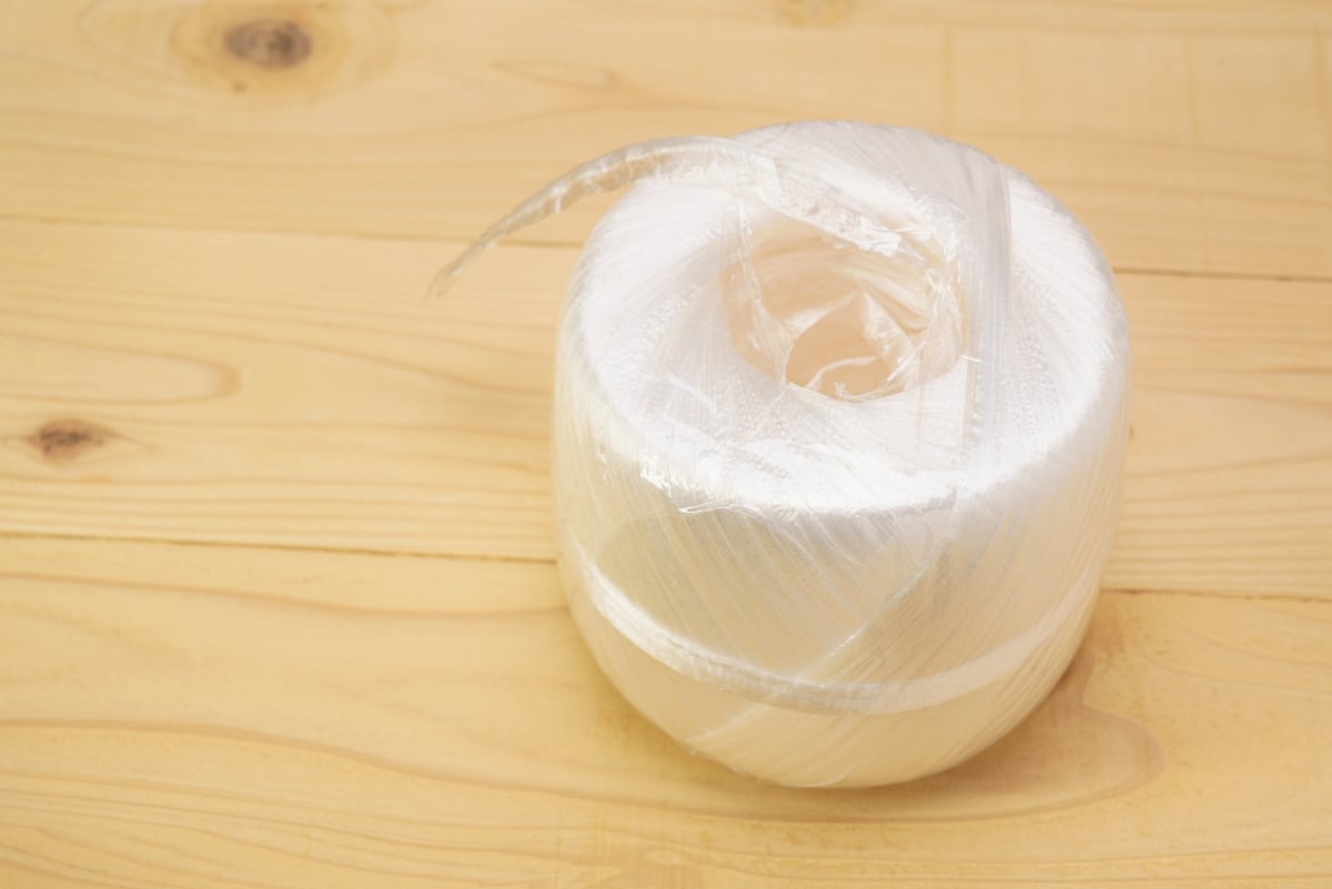 はさみを使わずにビニールひもを切る方法とは？