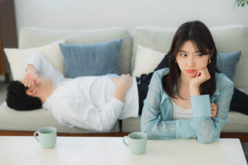 旅行や帰省の際に家族や友人など、身近な人と衝突してしまう原因は?(画像はイメージ)