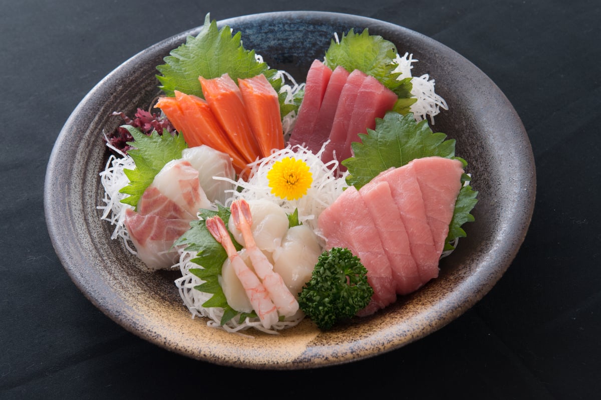 市販の刺し身に添えられている菊の花は食べてもOK？