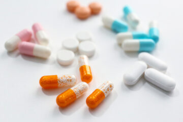 水なしで薬を飲むリスクは？（画像はイメージ）