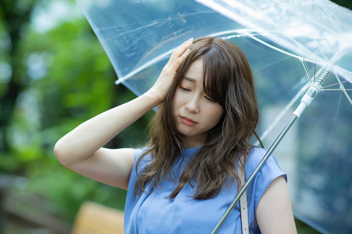 暑い時期でも雨が降る日は気温が下がり、体調不良になることも