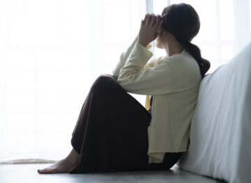 家族や友人がいても孤独を感じる人の特徴とは？
