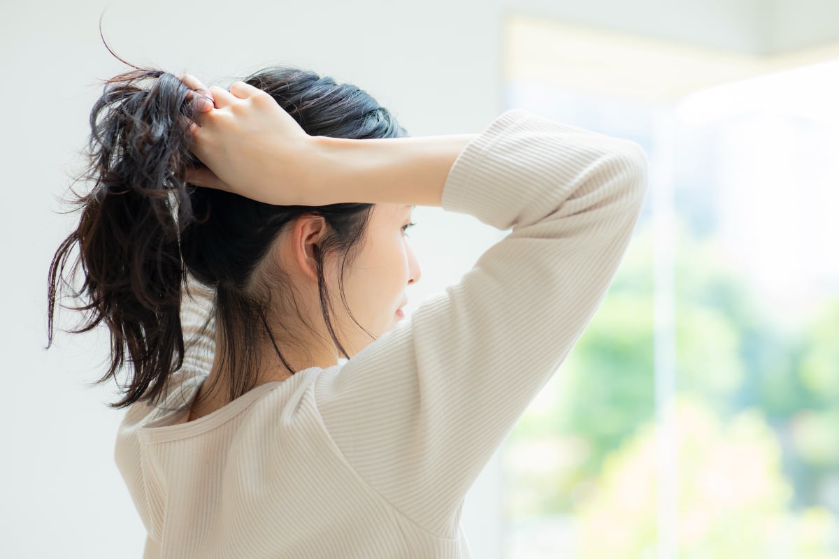 髪を結ぶ機会が多い人に必要なヘアケアは？（画像はイメージ）