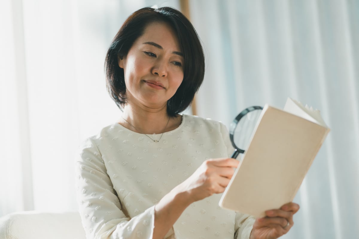 物が見えにくくなったときにルーペ（拡大鏡）を使ってもよい？