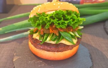 「九条ネギと西京味噌の黒毛和牛バーガー」