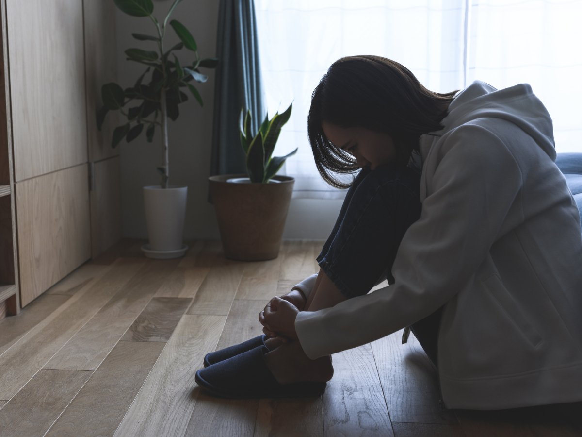 病気などで就労が困難なひきこもりの人が、障害年金を早めに請求しなかった場合のデメリットとは？（画像はイメージ）