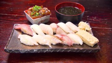 12月30日放送の「ヒューマングルメンタリー オモウマい店」SPに登場する石川県能登市「鮨・海鮮料理 津久司」のメニュー(中京テレビ提供)