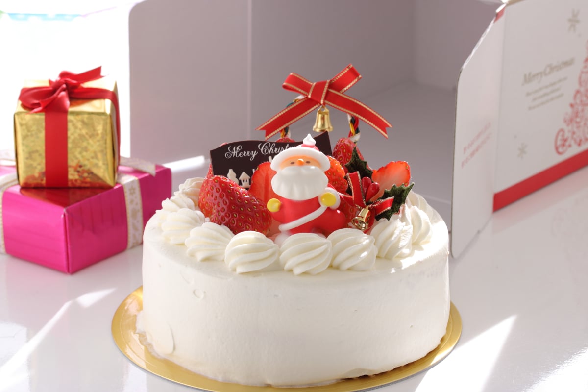 ケーキを箱ごと冷蔵庫で保存する際は、箱の中に入っている保冷剤を取り出さないとダメ？（画像はイメージ）