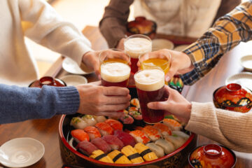 カロリーが高い料理を食べる機会が多い年末年始は、血糖値が上がりやすい時期（画像はイメージ）