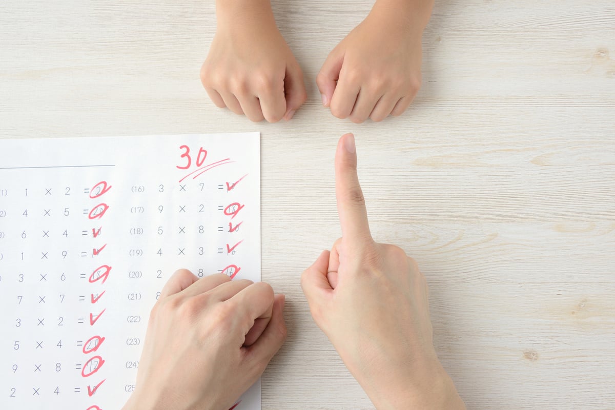 子どもがテストで悪い点数を取ったら、親はどう接する？（画像はイメージ）