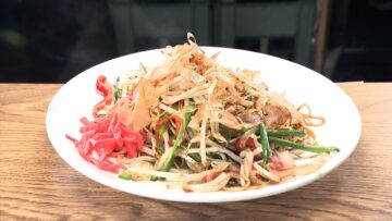 1月13日放送の「ヒューマングルメンタリー　オモウマい店」に登場する「焼きラーメン」（中京テレビ提供）