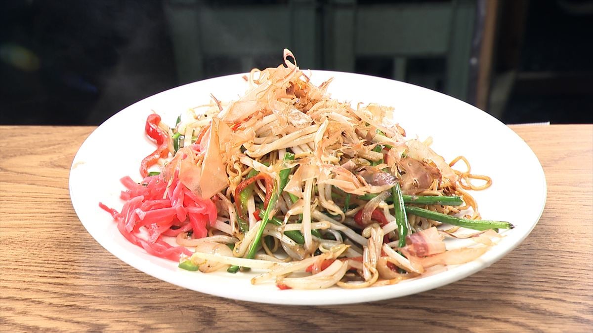 1月13日放送の「ヒューマングルメンタリー　オモウマい店」に登場する「焼きラーメン」（中京テレビ提供）